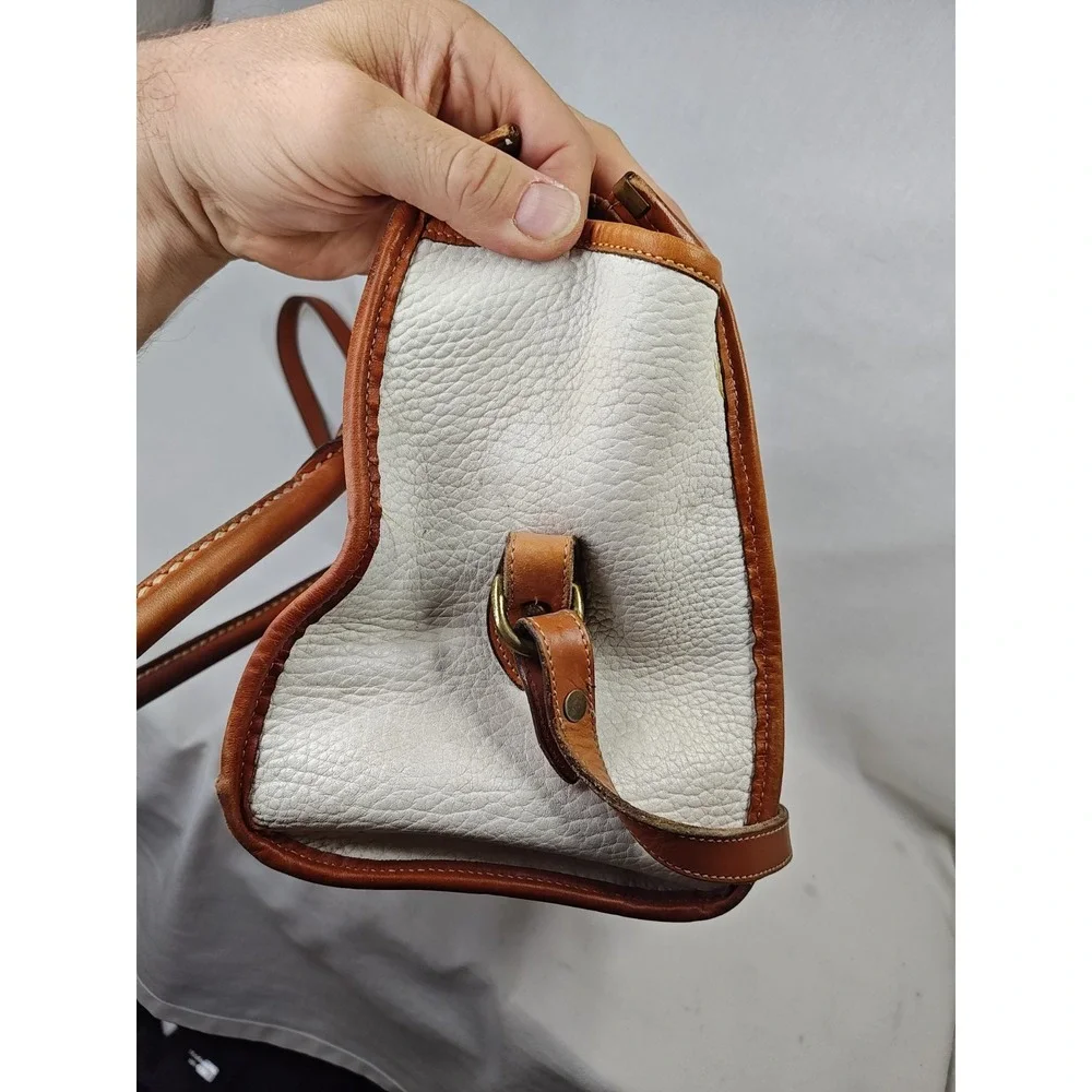 Dooney & Bourke item description
